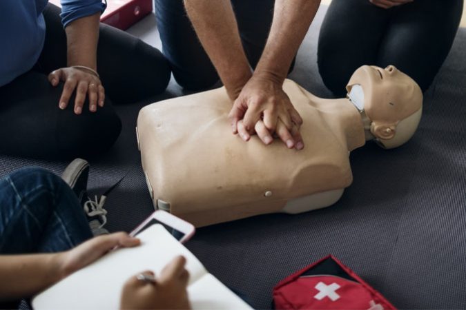 First-Aid-in-an-Education-and-Care-scenario_Perth-First-Aid-675x450